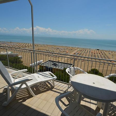 Апартаменты Lignano Sabbiadoro Sea Front Экстерьер фото