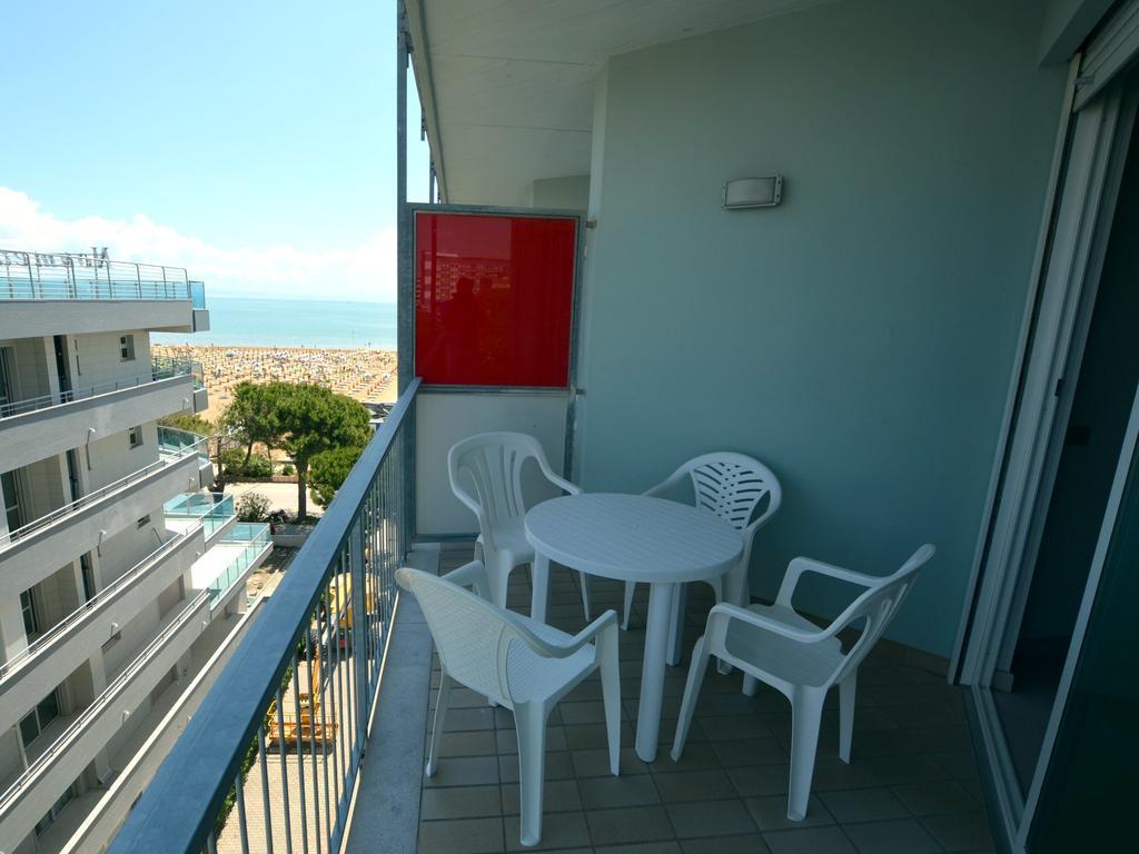 Апартаменты Lignano Sabbiadoro Sea Front Экстерьер фото