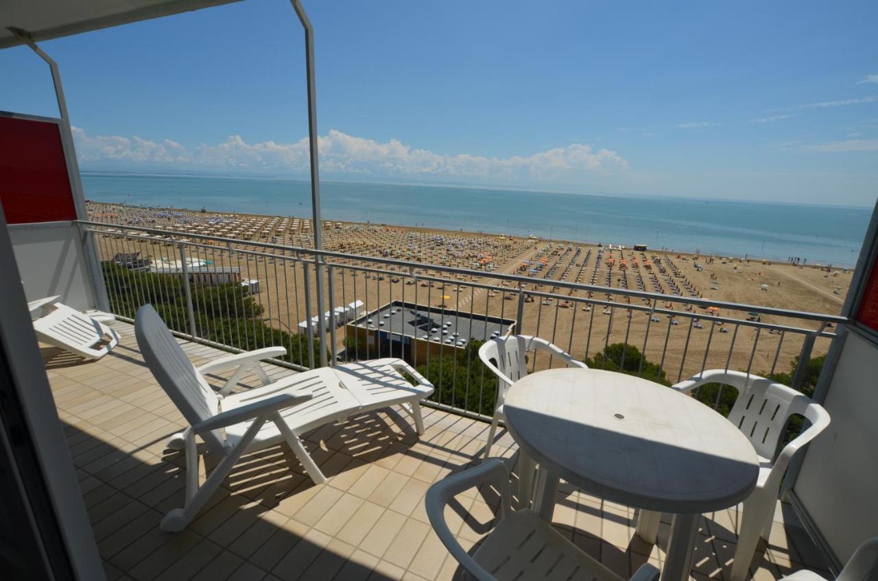 Апартаменты Lignano Sabbiadoro Sea Front Экстерьер фото